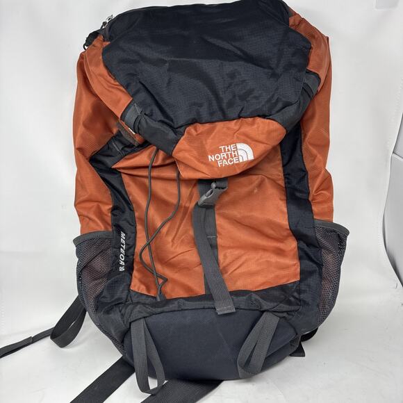 The North Face Meteor 30 Backpack Orange W/ Rain cover Hiking Backpacking - Picture 2 of 8